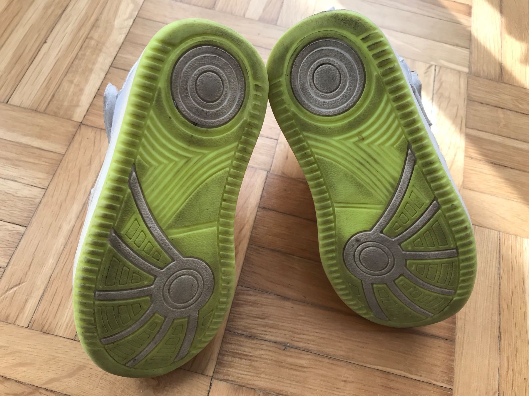 Scarpe per ragazze: Turnschuhe Mädchen Grösse 22 – Usato da Emmenbrücke venduto da Hathor123 6