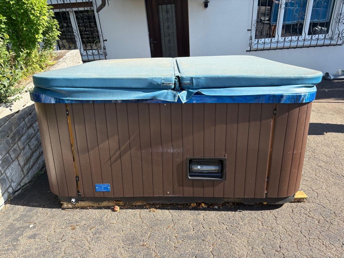 Whirlpool: Whirlpool  – Gebraucht aus Höri von sannawidi 2