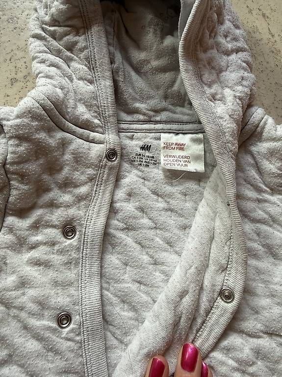 H&M Anzüge, Sport- & Funktionsanzüge: Baby Anzug Herbst 62 – Gebraucht aus Spiringen von van_ph8n 1