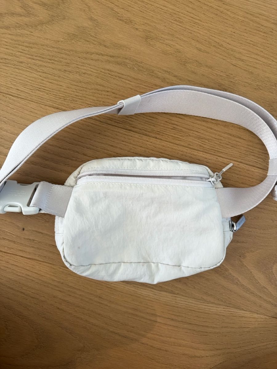 Lululemon Sacs: Lululemon belt bag – D'occasion à Hochfelden par man_6d68 1