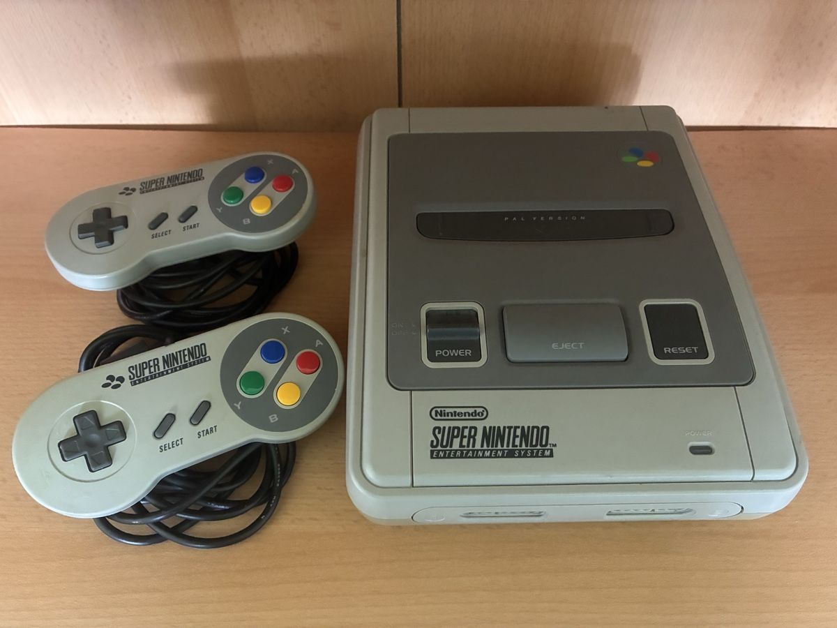 Nintendo Console: Console Super Nintendo SNES + 2 manettes – Usato da Neyruz FR venduto da Shcc17