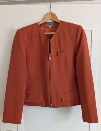 Kurze blazerartige Jacke Gr. 36