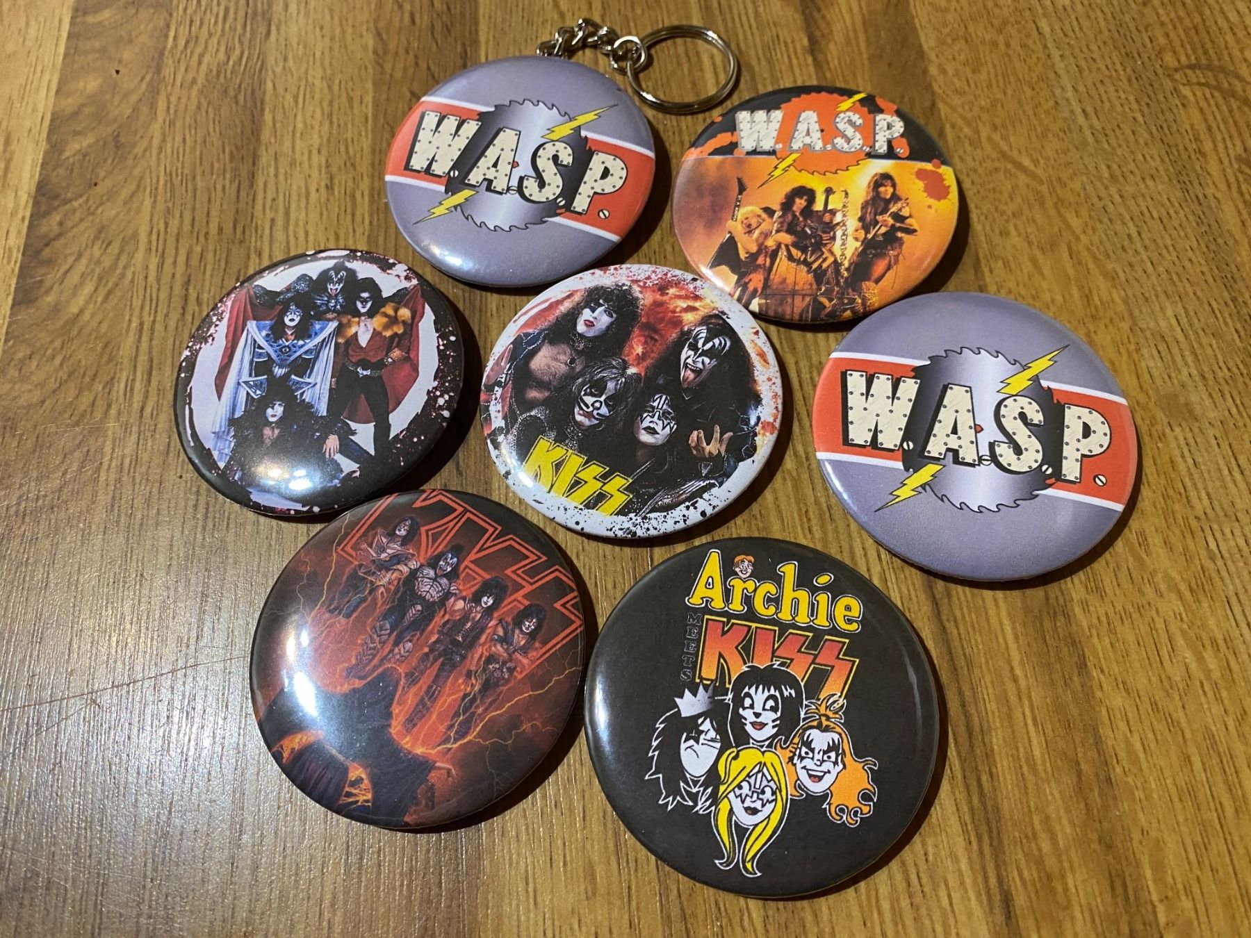 Plaketten & Abzeichen: Kiss,WASP Flaschenoeffner,Magnete,Anstecker – Neu (gemäss Beschreibung) aus Basel von FatCatPacksTheRatt 1