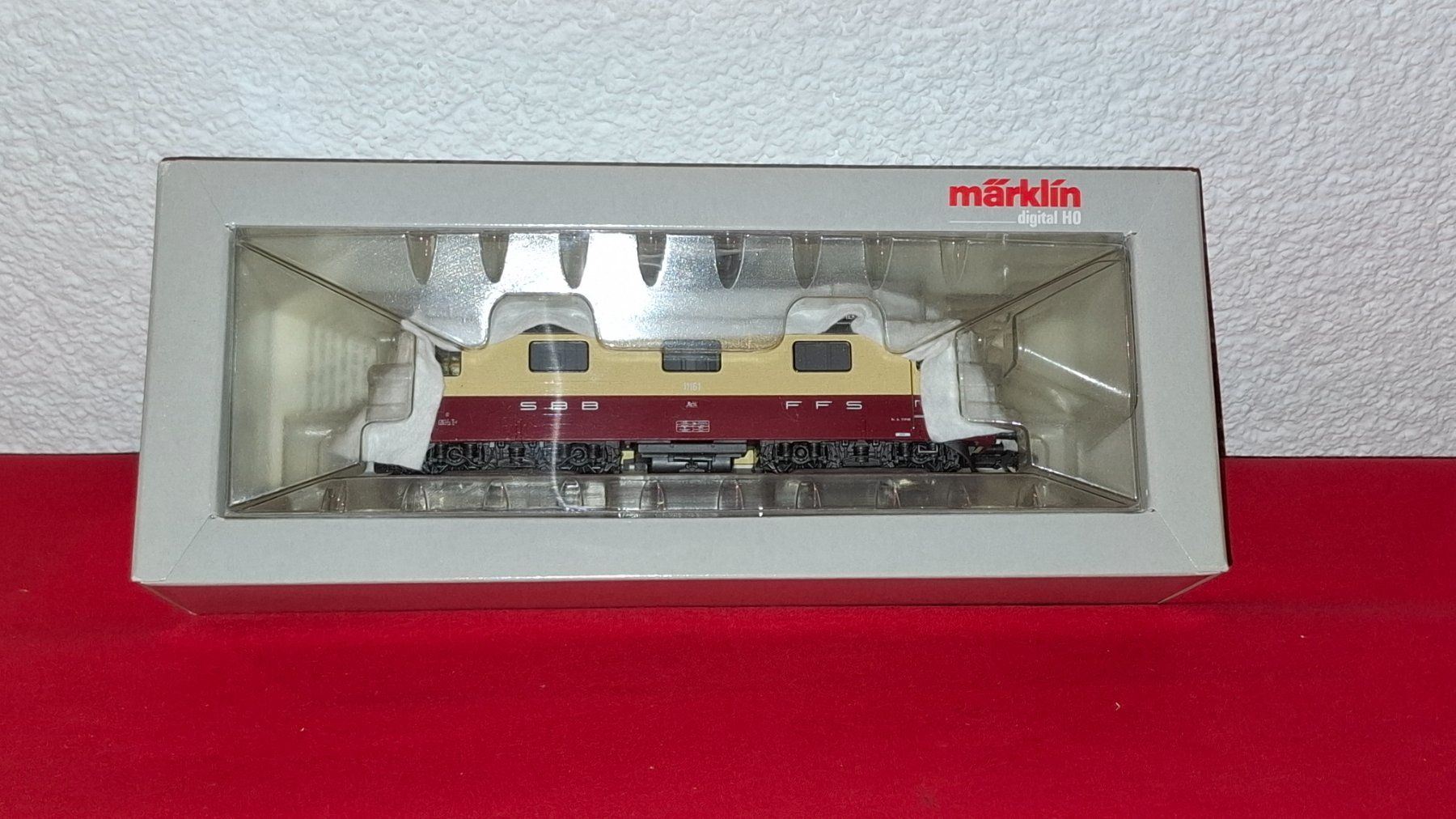 Märklin Modellini di ferrovie: Märklin : Re 4/4 TEE 37343, AC, Digital – Nuovo (secondo la descrizione) da Märwil venduto da Siebenzipfel 3