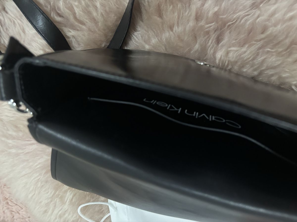 Calvin Klein Borse da donna: Calvin Klein Tasche Lackleder Schwarz mit Staubbeutel – Usato da Tann venduto da Dina.q 6