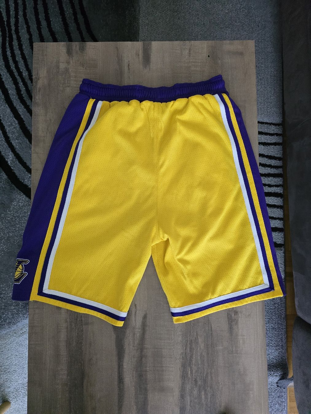 Pantaloni: Lakers x nike short – Usato da Bôle venduto da A_Kickstory 1