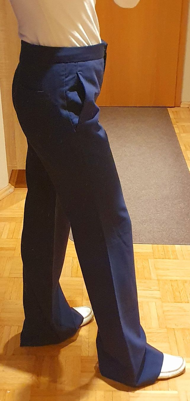 Massimo Dutti Pantaloni: Hose Massimo Dutti Grösse 34 dunkelblau – Usato da Stansstad venduto da InStyle8 8