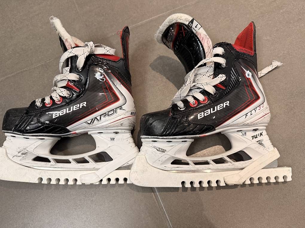 Schlittschuhe: Bauer Vapor Fly30 Skates Gr. 33 – Gebraucht aus Wauwil von tigerarmy-eastside