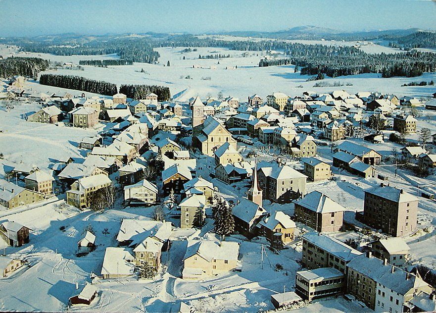 Cartoline postali: SAIGNELÉGIER Vue aérienne – Usato da Jona venduto da philajona