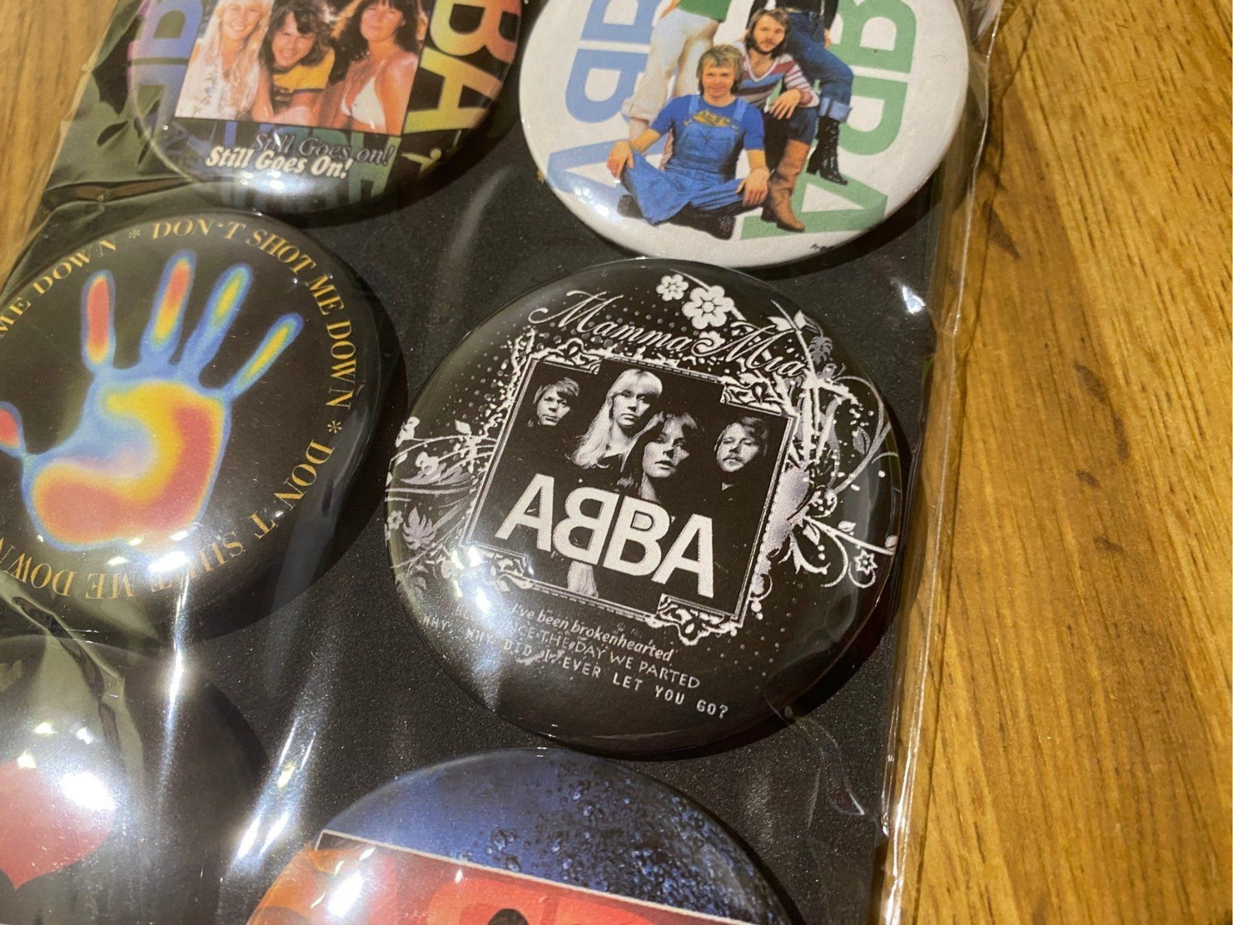 Placchette & Badge: Abba Pin Badges – Nuovo e nell'imballaggio originale da Basel venduto da VinylLover68 6