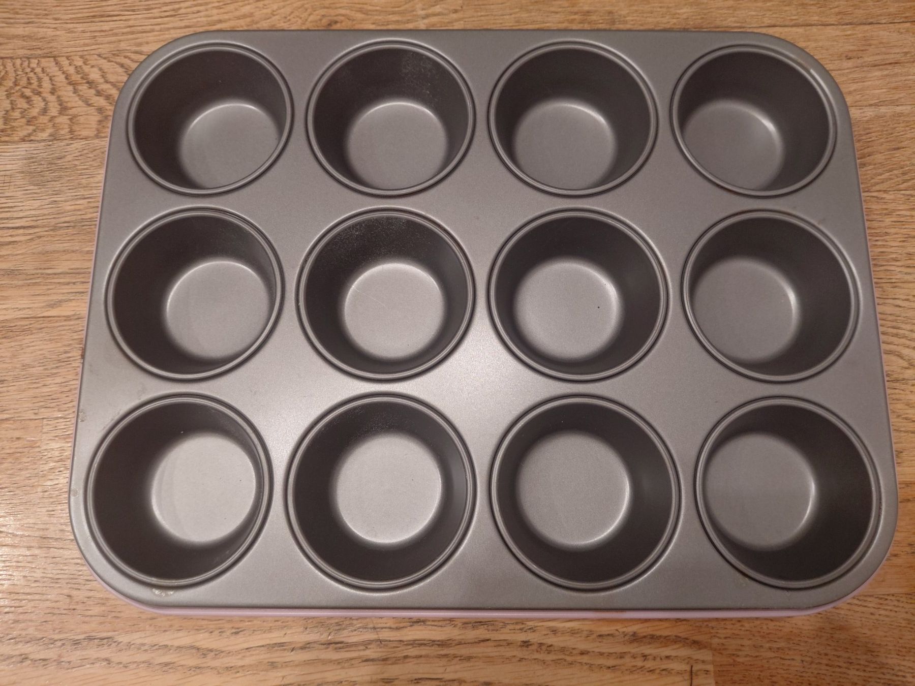 Backformen: Backform für 12 Muffins – Gebraucht aus Gossau SG von Zelte