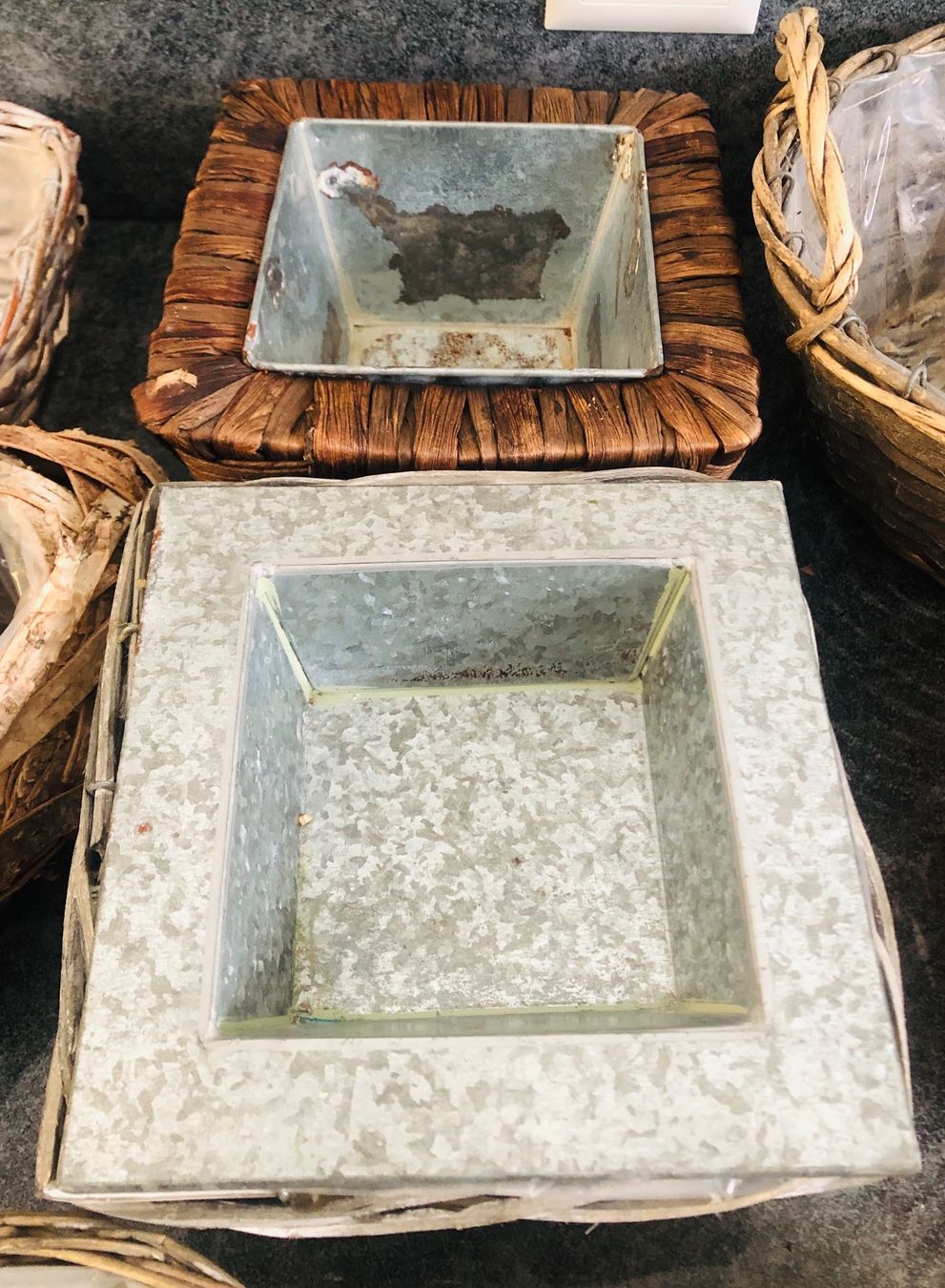 Vasi per fiori: 11 paniers pour fleurs/decoration – Usato da Veyrier venduto da Szurkemaci 6