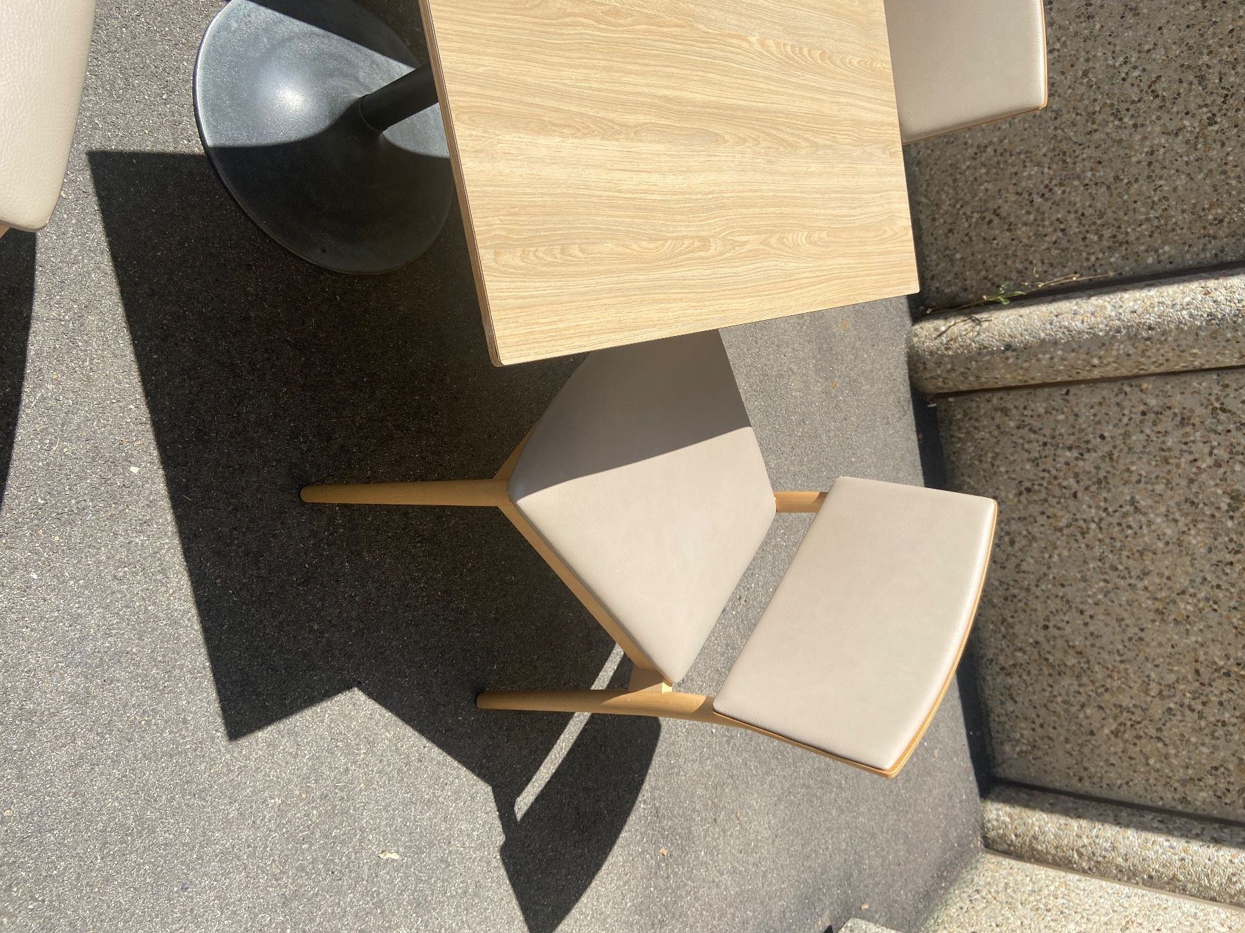 Set de table et chaises: Tischchen mit 4 Stühlen – D'occasion à Wil SG par tra_dv7v 1