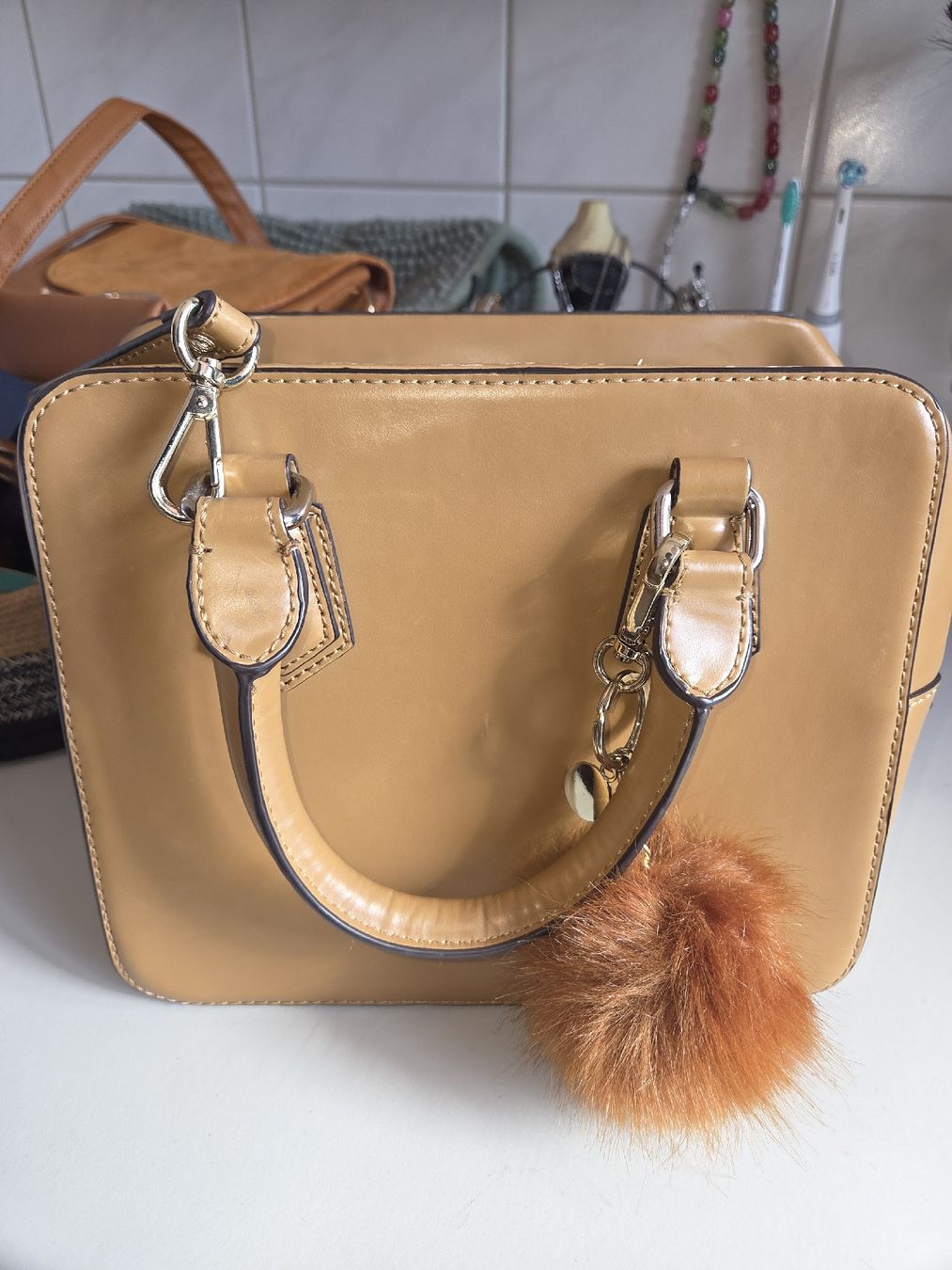 Sacs femmes: Sac à main élégant - Couleur automne 🍂 – D'occasion à Brügg BE par man_xyd9 2