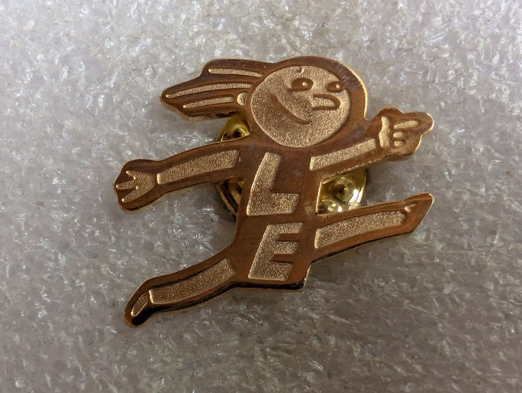 Plaquettes & Badges: Ansteckpin 226: LE – D'occasion à Oppligen par Pin-Fall-Shop