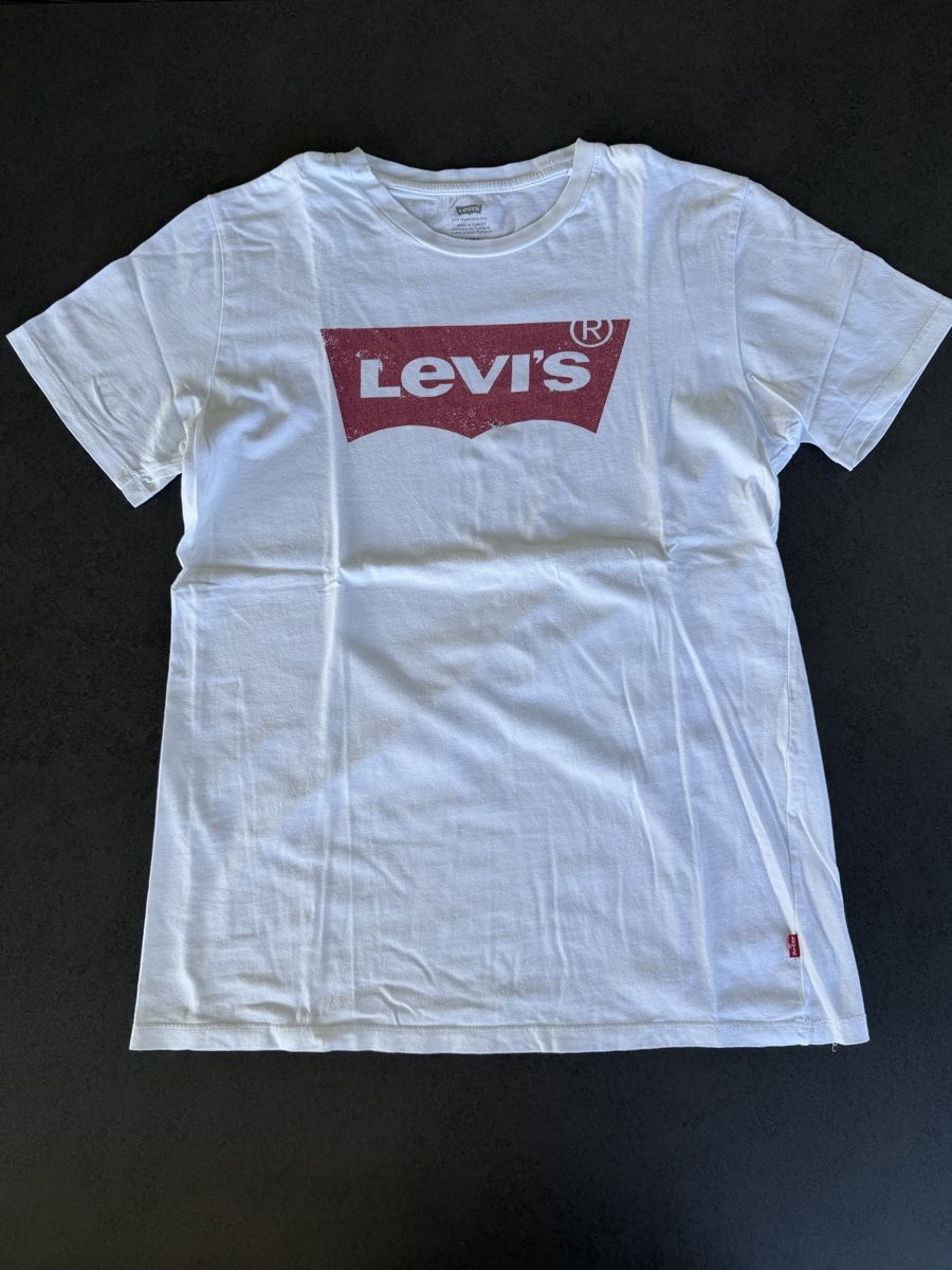 Levi's T-shirt: Levis T-Shirt – Nuovo (secondo la descrizione) da Frümsen venduto da laura002