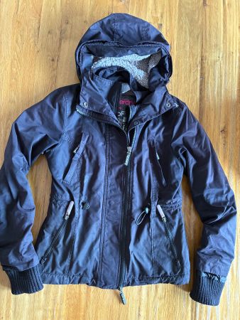Damenjacke Superdry mit Kapuze