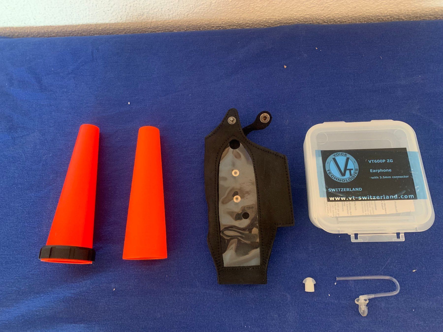 Schützensport: Div. Polizeimaterial gemäss Fotos – Neu (gemäss Beschreibung) aus Willerzell von Eluchs