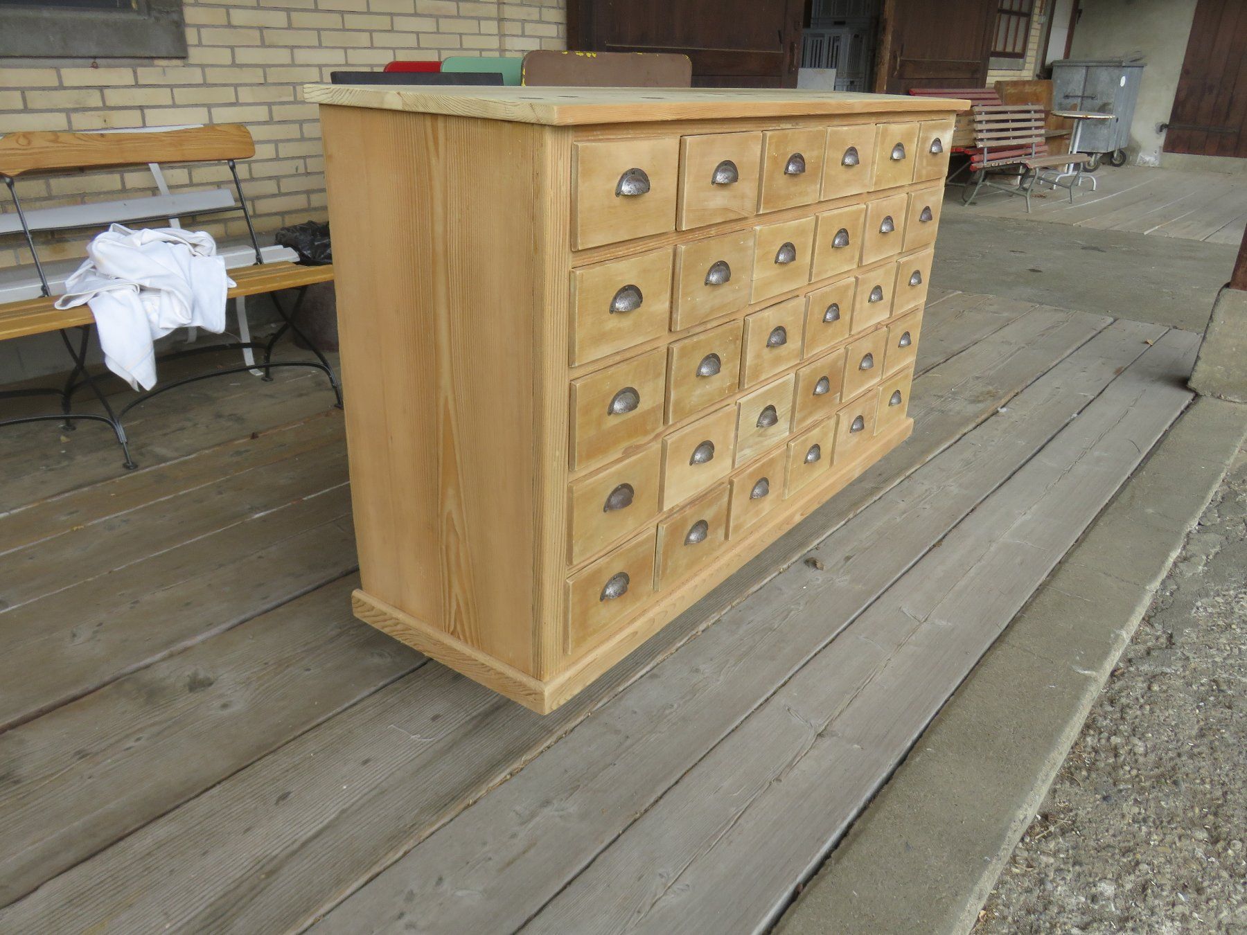 Cassettiere: antiker Apotheker Schubladenstock – Usato da Ruswil venduto da Mfladibus 1