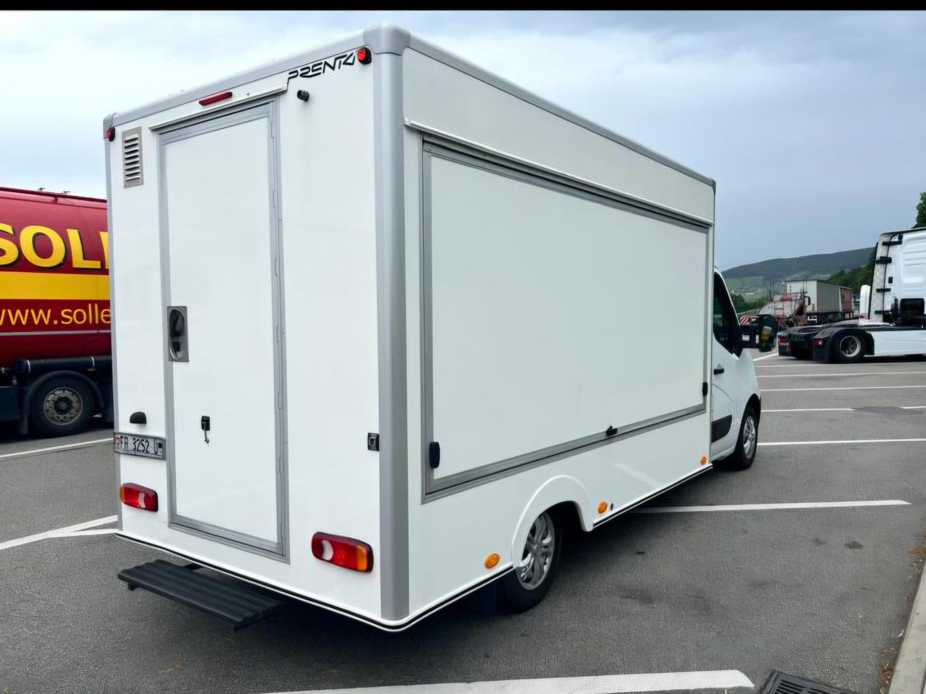 Renault Veicoli commerciali: Foodtruck Renault Master – Usato da Avenches venduto da Daltec01 2