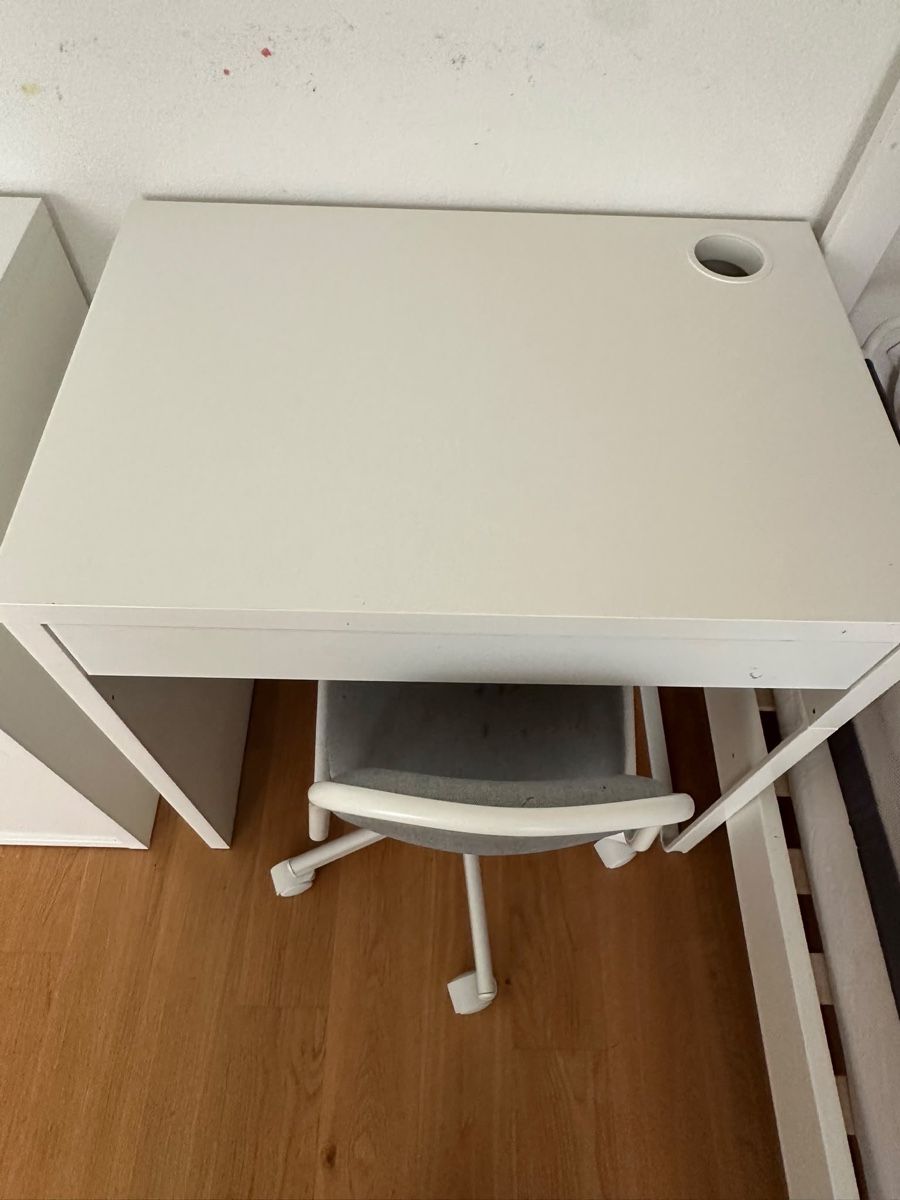 Bureaux: IKEA MICKE desk – D'occasion à Küsnacht ZH par rkaramanian 1