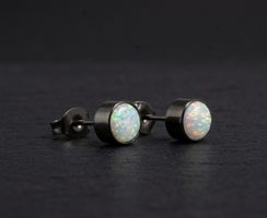 Ohrstecker aus Titanium mit Opal