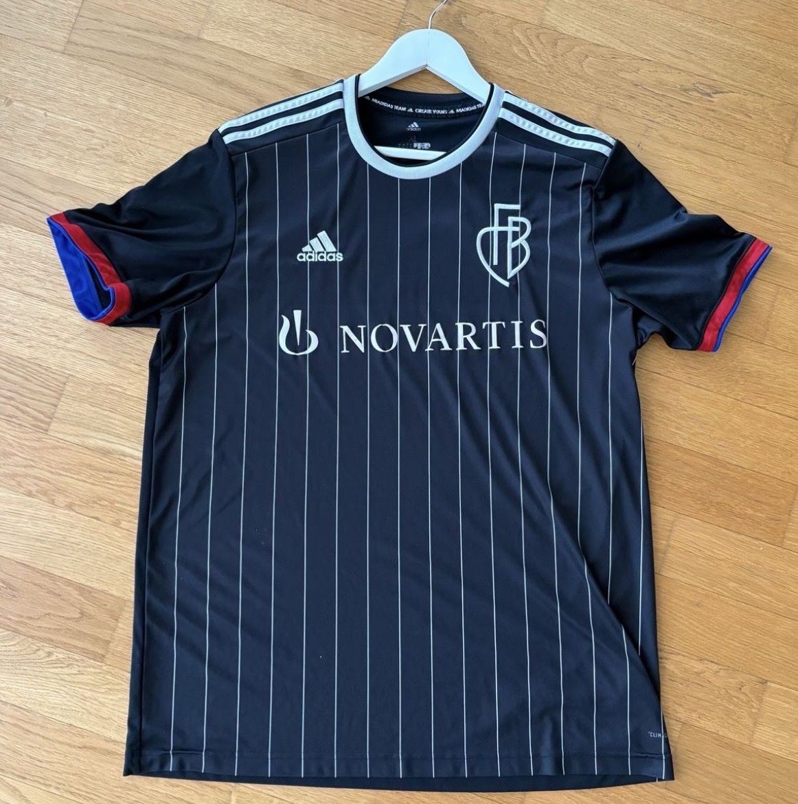 Adidas Maillots de corps & Pantalons: Fc Basel Trikot 19/20  – D'occasion à Le Châble VS par Alexia1