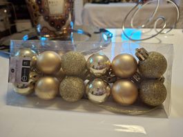 18 boules de Noël dorées 