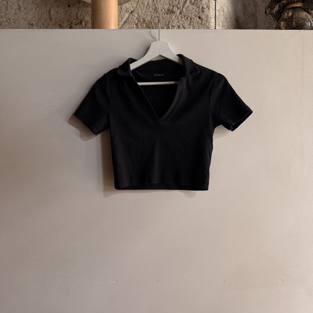 Top: Black Crop Top Even and Odd – Usato da Schaffhausen venduto da nuhcyar