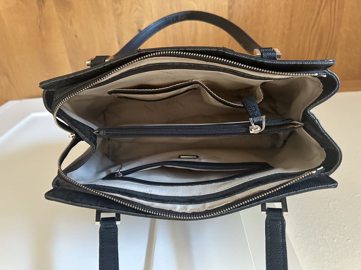Guess Borse da donna: Guess Handtasche schwarz Logomuster – Usato da Chur venduto da ang_qft7 3