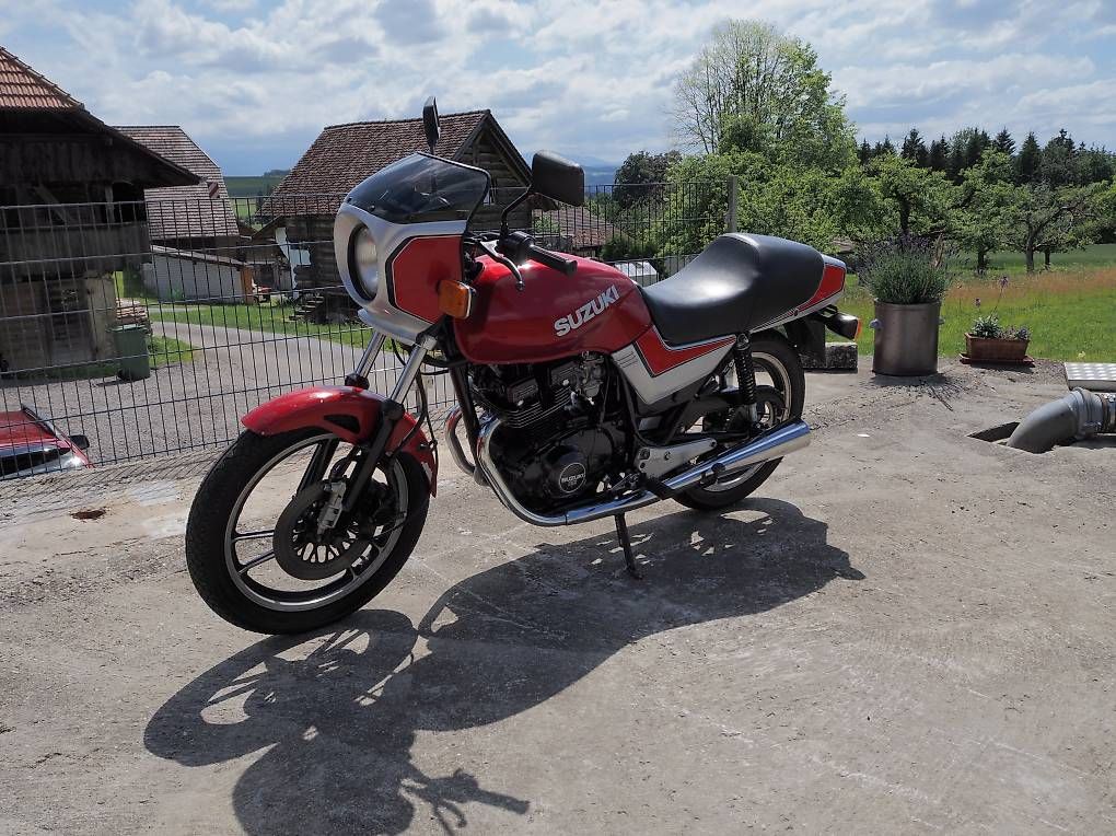 Suzuki Strada: Motorrad Suzuki GSX 250 – Usato da Schlosswil venduto da WueSve 2