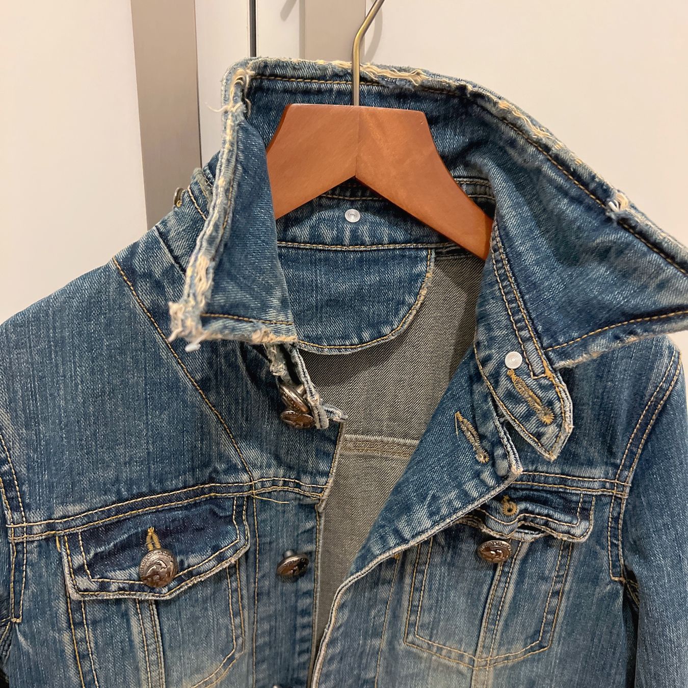 Gilet & Giacche senza maniche: Denim jacket, veste en jean – Usato da Basel venduto da Harper.G 3