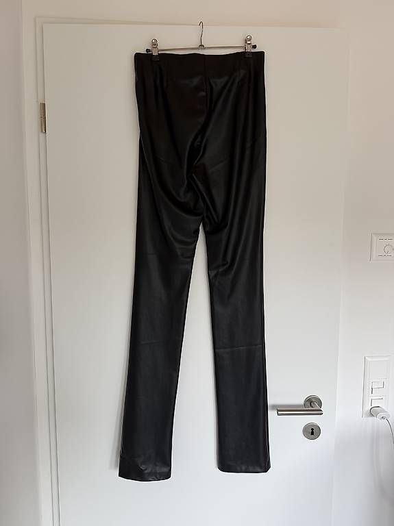 Pantaloni: Zara Hose schwarz M  – Usato da Buchberg venduto da the_w8gy 3