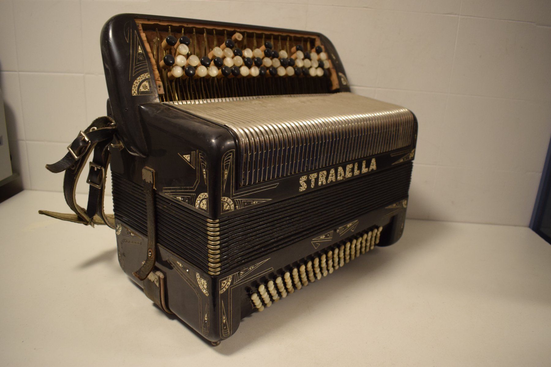 Strumenti musicali: Akkordeon Stradella – Usato da Zürich venduto da Brockito 1