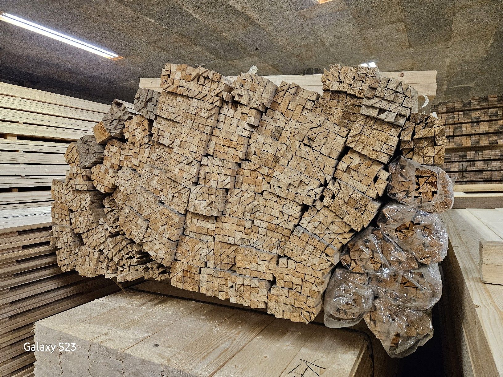 Articoli in legno: Dreikant Leisten 15/15mm – Nuovo e nell'imballaggio originale da Einsiedeln venduto da Paletten