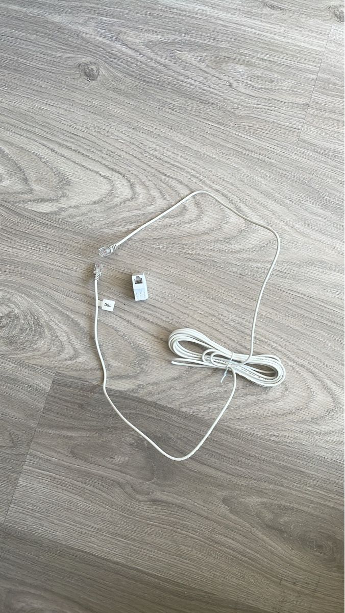 Câbles: DSL Kabel und Adapter weiss neuwertig – Neuf avec emballage d'origine à Biel/Bienne par Bolagol9