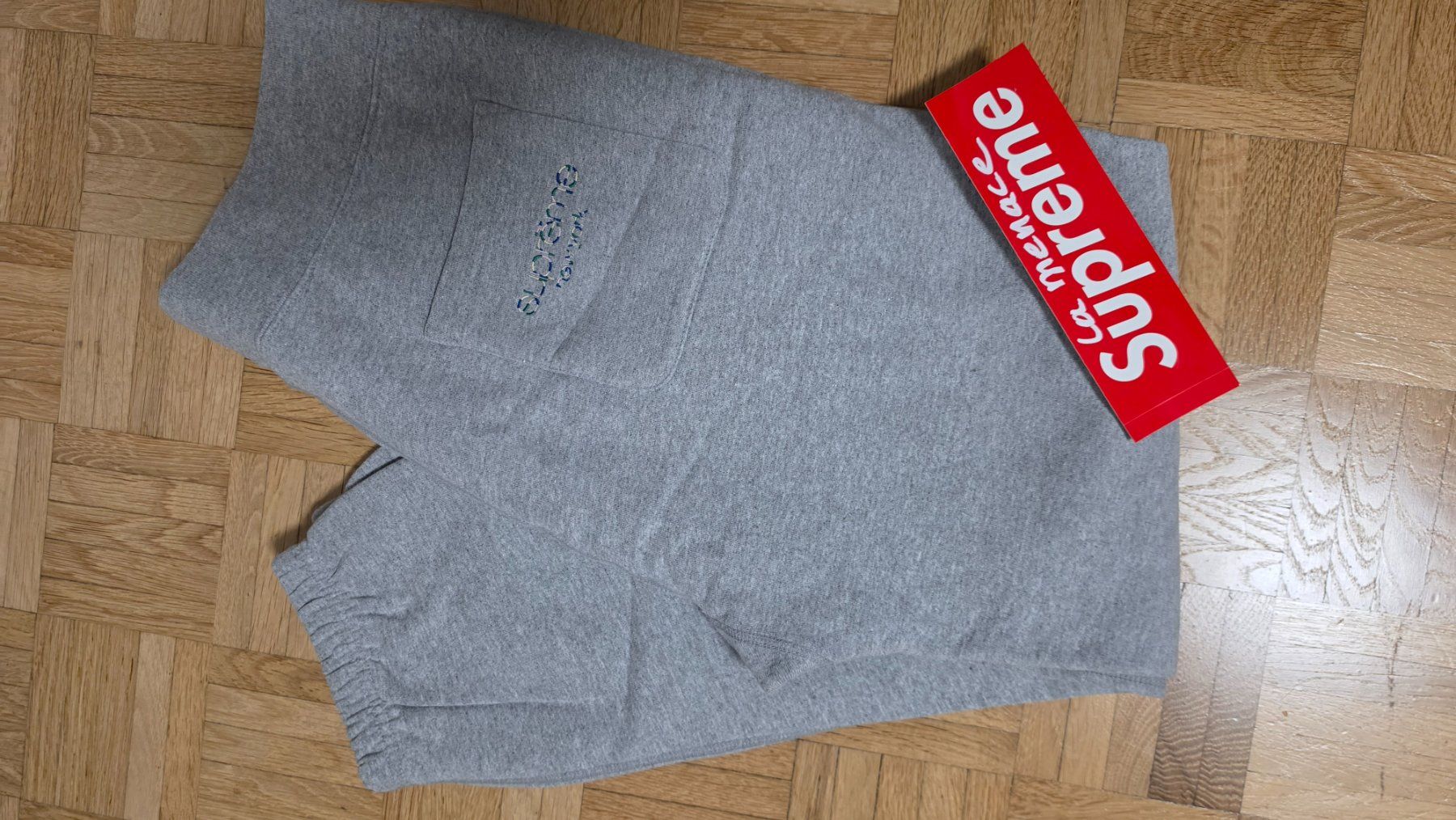 Supreme Pantalons: Supreme Multicolor Classic Logo Jogging Gris L DSWT – Neuf (Voir description) à Cologny par Maxime1223 7