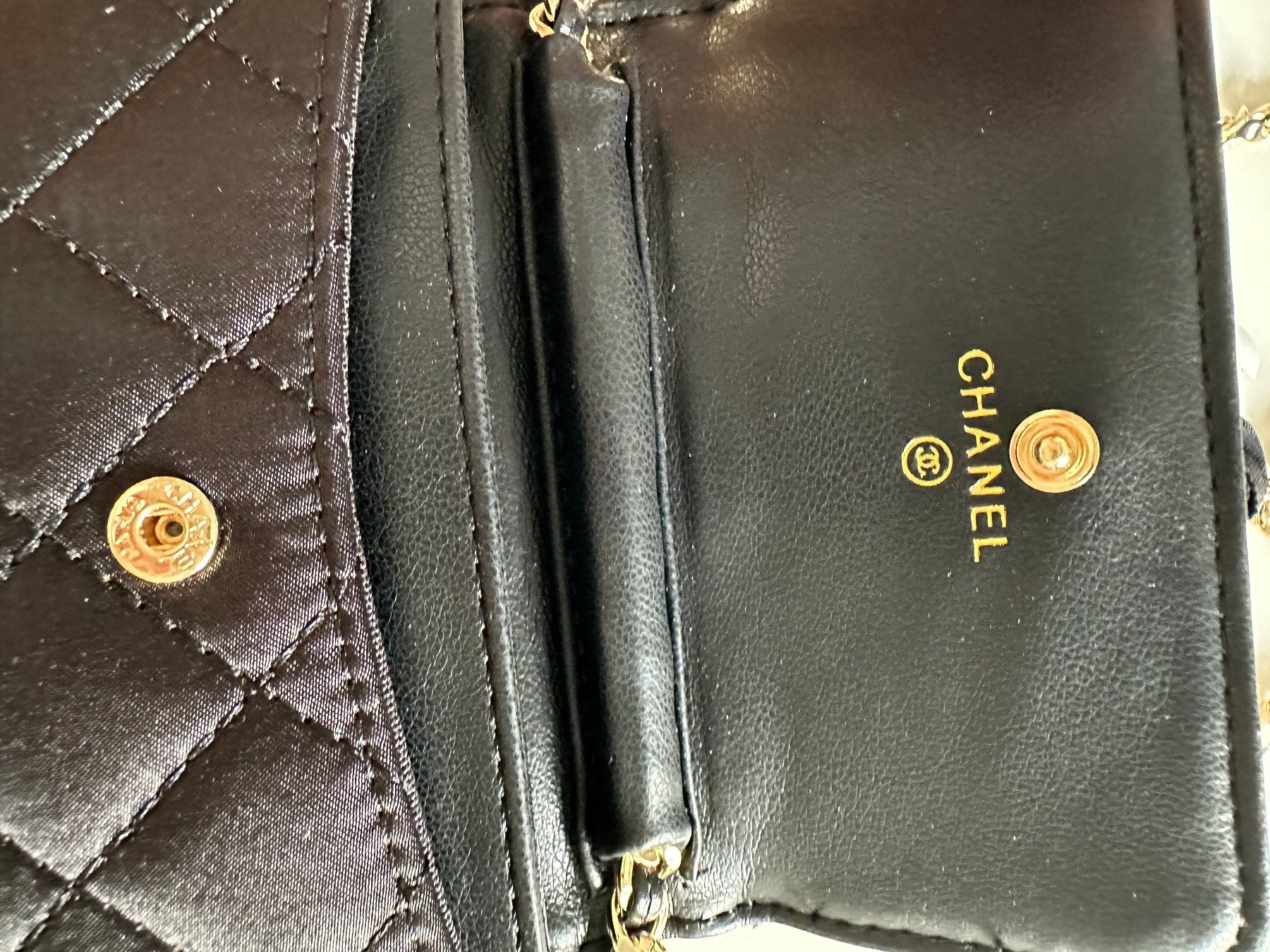 Chanel Sonstige Kleidung & Accessoires: Chanel Mini-Flap-Kartenetui mit Kette – Neu und originalverpackt aus Steinmaur von regenbogen052 2