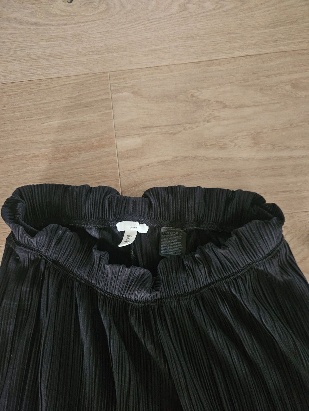 H&M Pantaloni: Schwangerschafts-Plissee-Hosen – Usato da Cham venduto da gr80 1