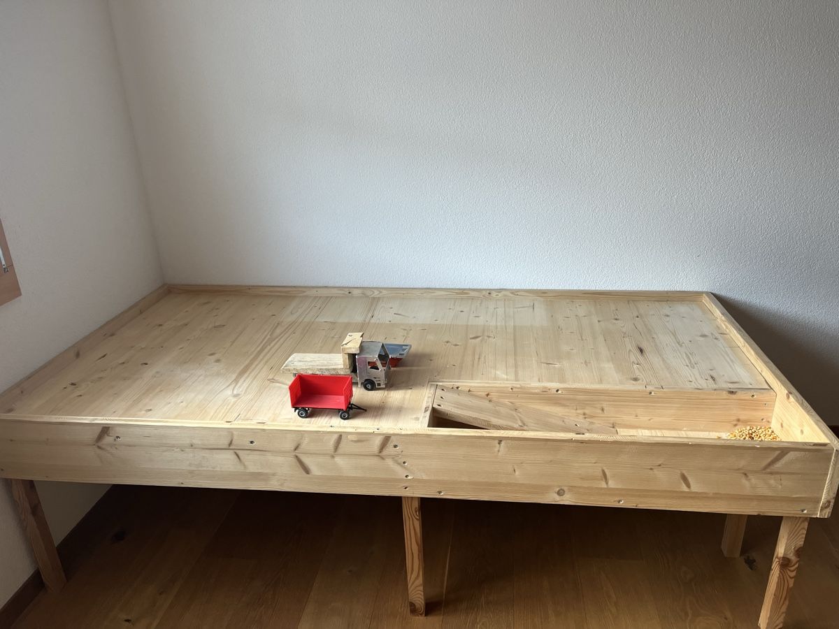 Spielzeuge: Spieltisch – Gebraucht aus Mosnang von YvonneBr87 1