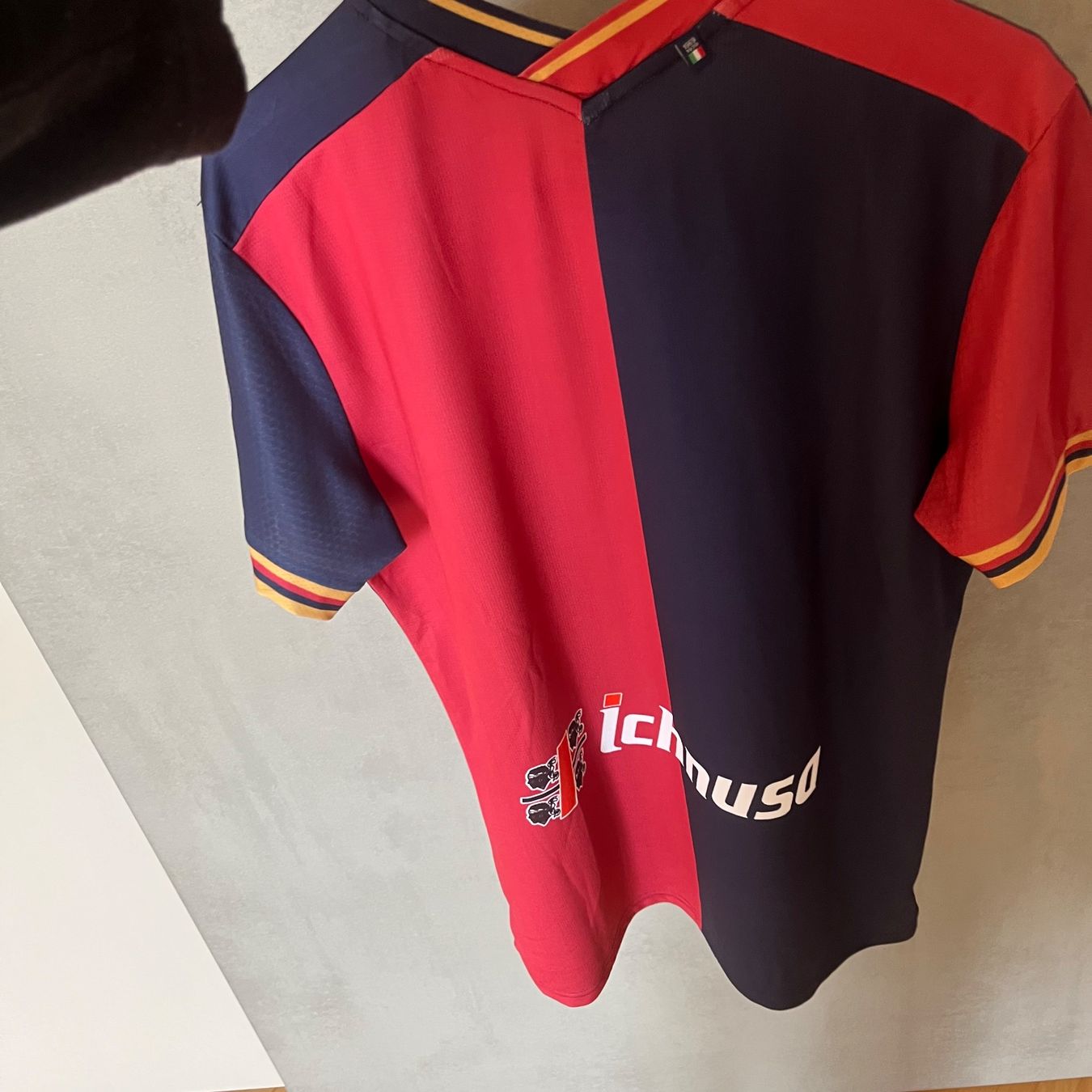 Adidas Canottiere & Pantaloni: Cagliari Calcio Trikot EYE – Usato da Winterthur venduto da LaBodega 6