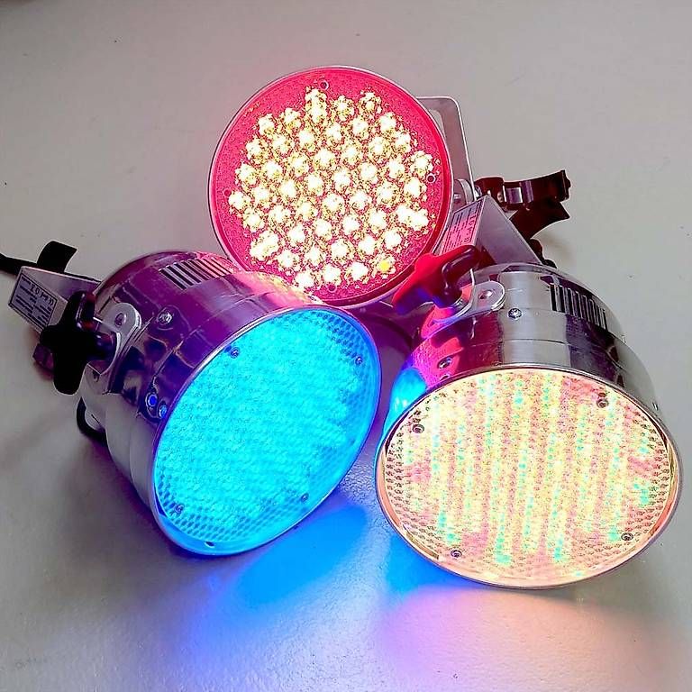 Phares: LED-RBG Scheinwerfer – D'occasion à Kloten par Primus_Krieger