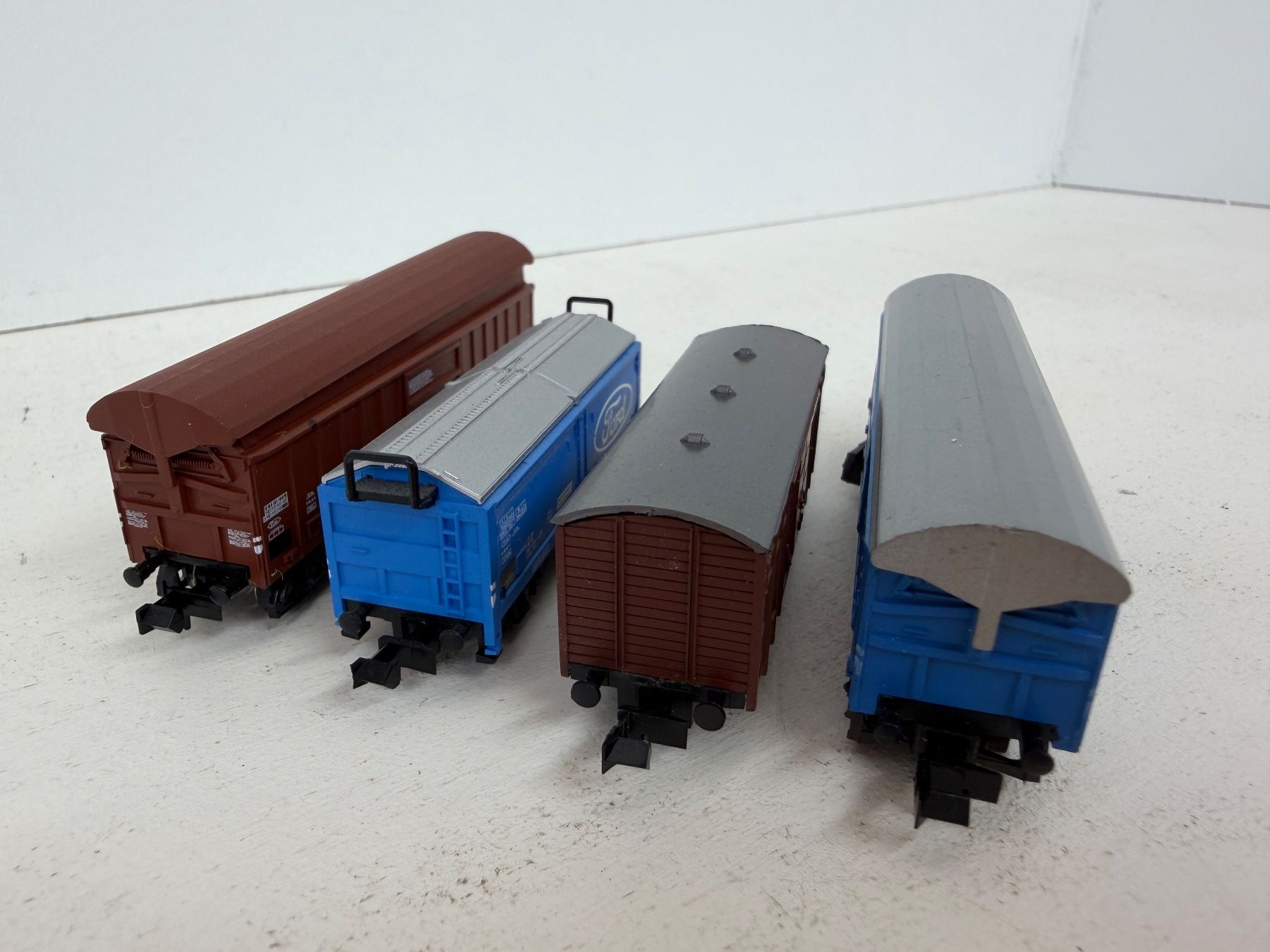 Modellini di ferrovie: Fleischmann8061,Minitrix3267,Trix 15500, Roco2306Güterwagen – Usato da Büsserach venduto da ModellbahnDepot 4