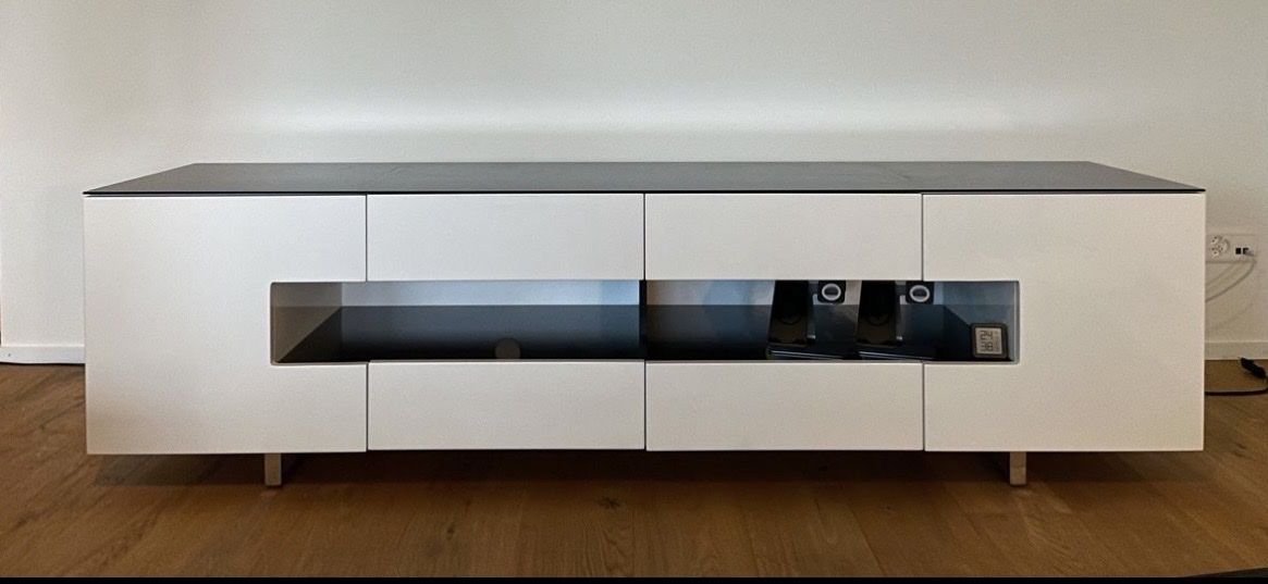 Mobili TV: TV MÖBEL WEISS HOCHGLANZ MIT GLASPLATTE – Usato da Buchs SG venduto da leevin01