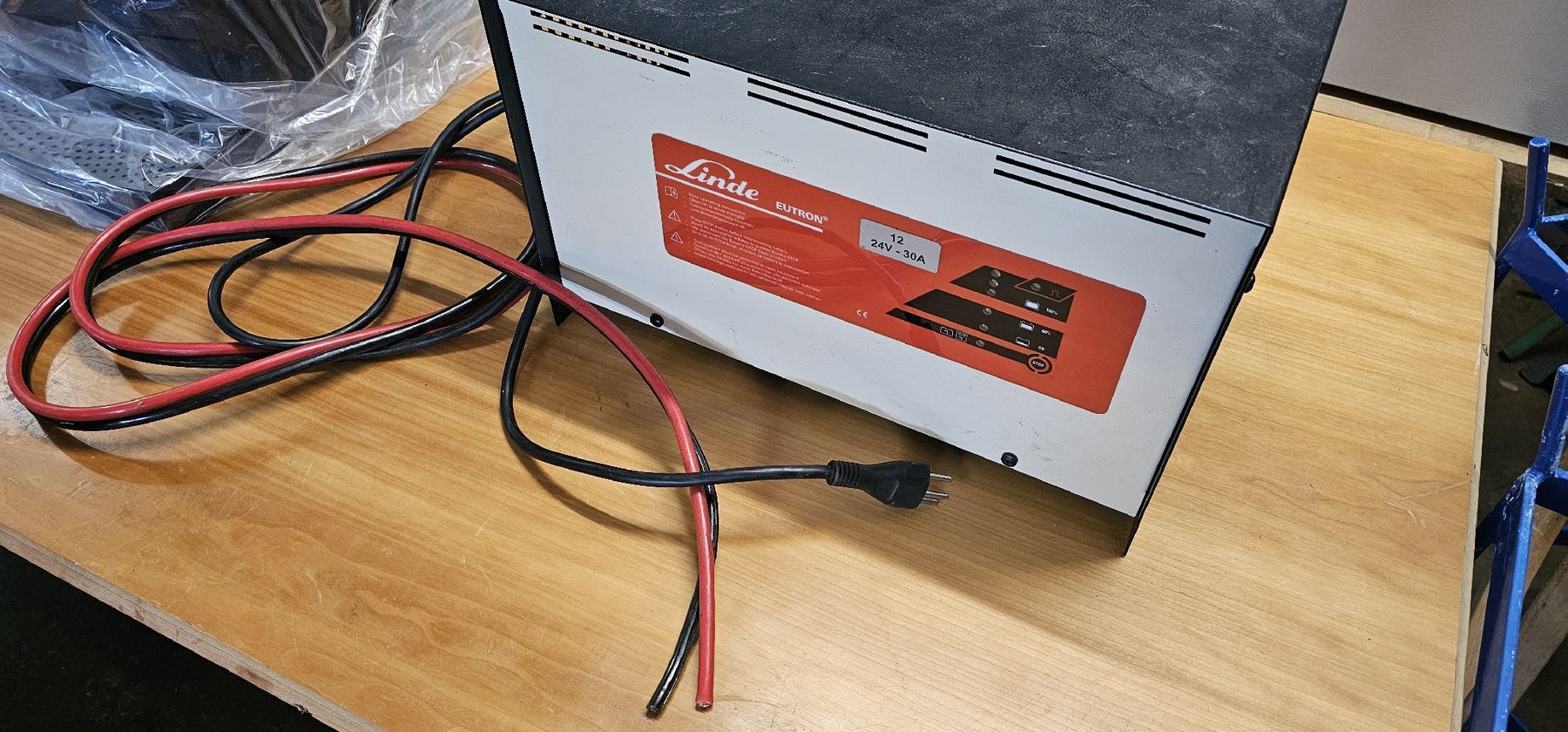 Caricabatterie: Linde Eutron 12 Ladegerät, 24V - 30A, – Usato da Obergösgen venduto da RZI.