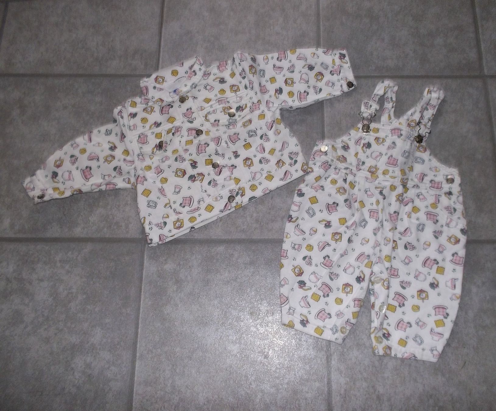 Lotti & Set di vestiti: 17 teiliges Mädchen Kleiderpaket Grösse 62/68 – Usato da Kaltbrunn venduto da Cindy99 2