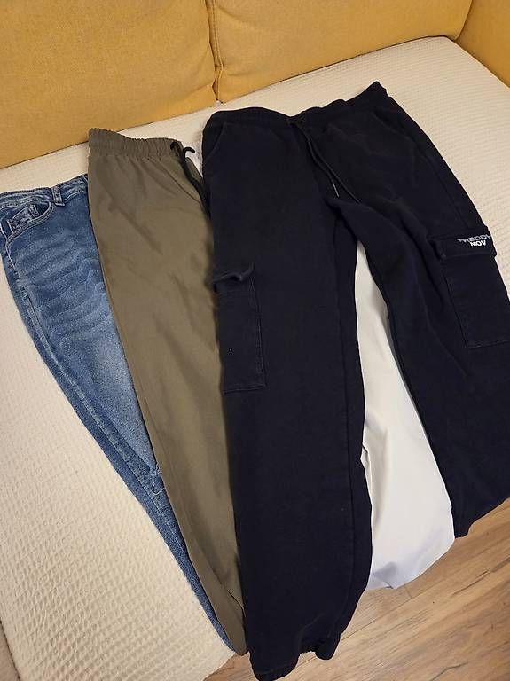 Pantaloni: 3er Hosen Set XS-S gemischt – Usato da Winterthur venduto da Janine18 2