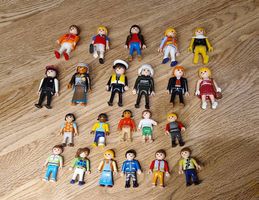 22 Playmobil Figuren: 11 normale + 11 kleine Figuren