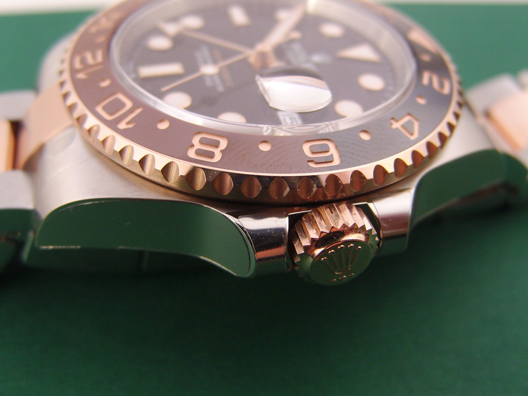 Rolex Uhren: Neue, ungetragene Rolex GMT-Master II Root Beer, im Full-Set – Neu und originalverpackt aus Mels von niezie2002 4