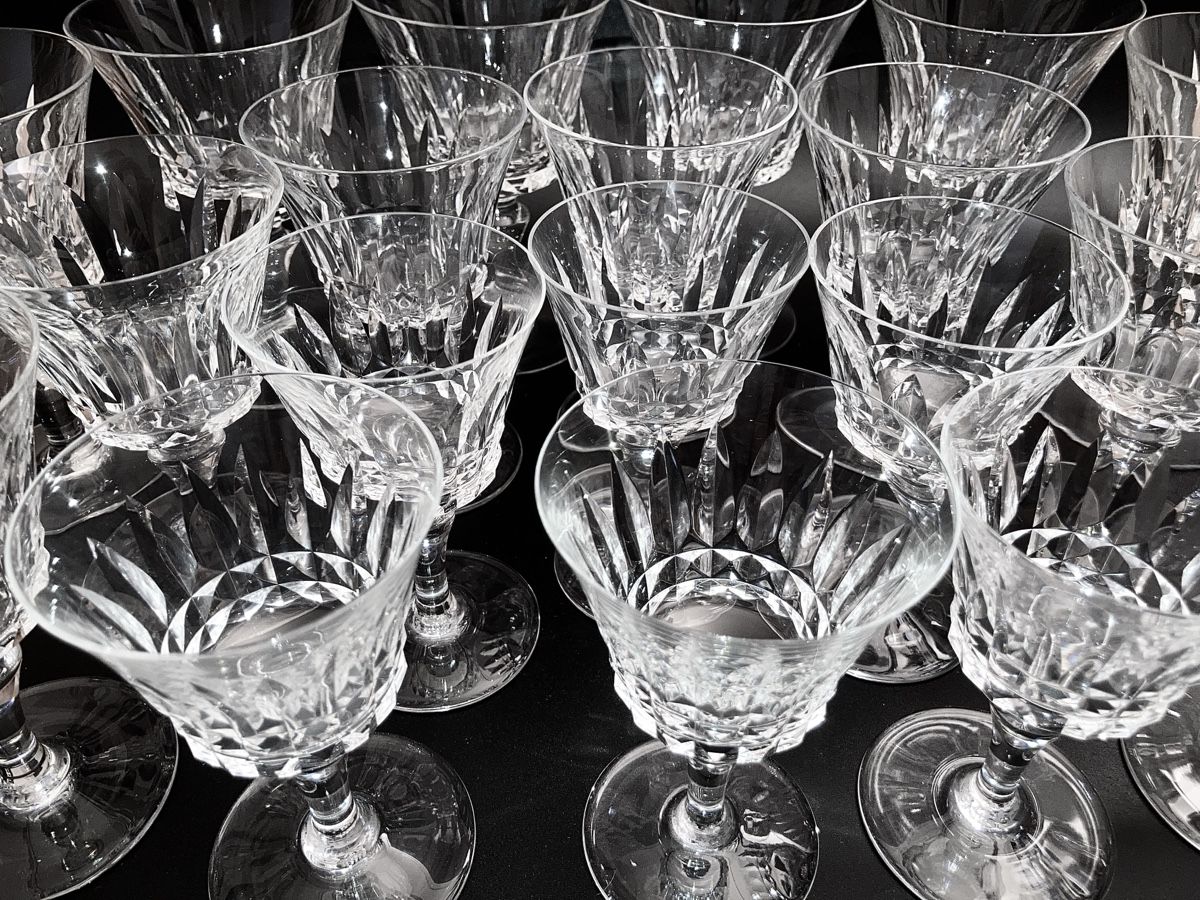 Baccarat Bicchieri: 19 Baccarat Gläser des Modells Piccadilly – Nuovo (secondo la descrizione) da Luzern venduto da downtonabbey